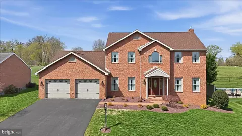 220 Montclair Ct, Hagerstown, MD 21742