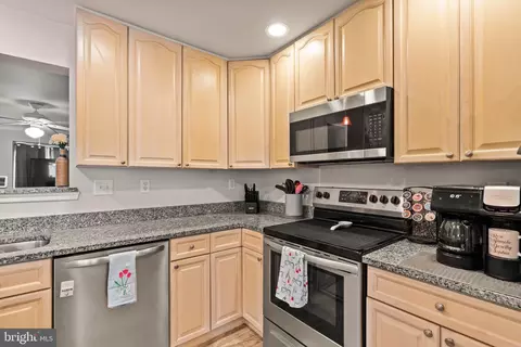 Kitchen - 128 Sentry Rdg, Smithsburg, MD 21783 photo 3 of 4