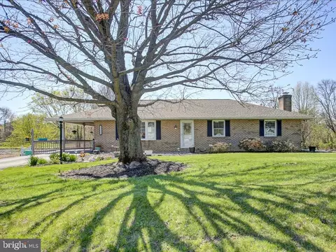 16829 Sterling Rd, Williamsport, MD 21795
