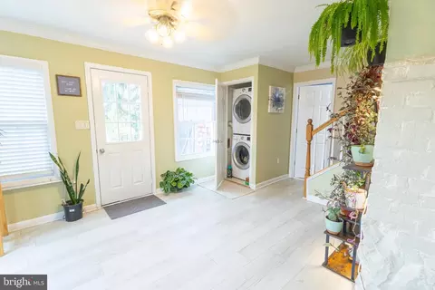 Entry Way - 21 Cumberland St, Clear Spring, MD 21722 photo 1 of 6