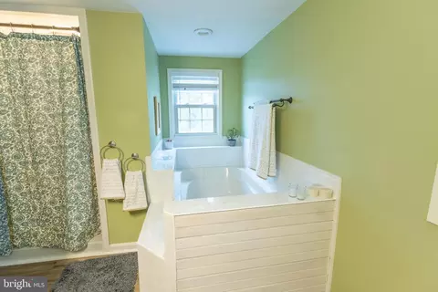 Bath - 21 Cumberland St, Clear Spring, MD 21722 photo 3 of 3