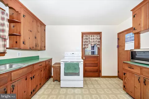 Kitchen - 3 E Chestnut St, Funkstown, MD 21734 photo 3 of 10