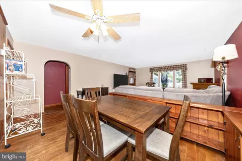 Dining - 3 E Chestnut St, Funkstown, MD 21734 photo 4 of 5