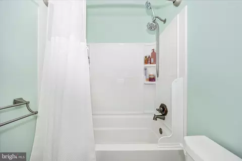 Bath - 3 E Chestnut St, Funkstown, MD 21734 photo 2 of 2