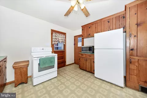 Kitchen - 3 E Chestnut St, Funkstown, MD 21734 photo 4 of 10