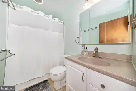 Bath - 3 E Chestnut St, Funkstown, MD 21734 photo 1 of 2