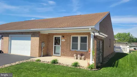 1227 Grand Legacy Dr, Hagerstown, MD 21740