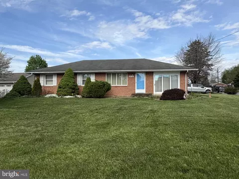22157 Holiday Dr, Smithsburg, MD 21783