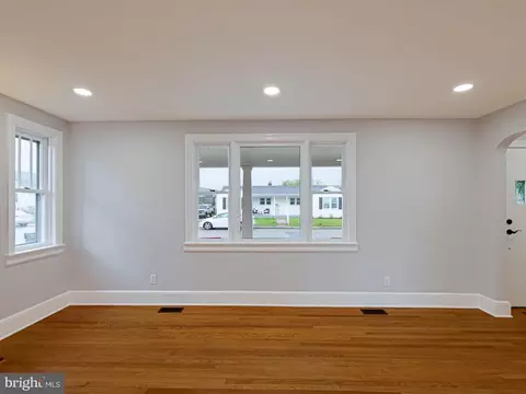 Living - 25 Young Ave, Boonsboro, MD 21713 photo 5 of 10
