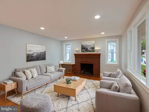 Living - 25 Young Ave, Boonsboro, MD 21713 photo 1 of 10