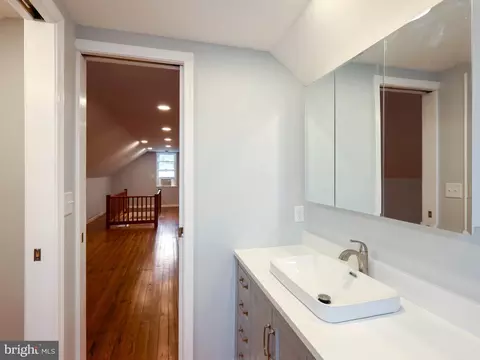 Bath - 25 Young Ave, Boonsboro, MD 21713 photo 4 of 6