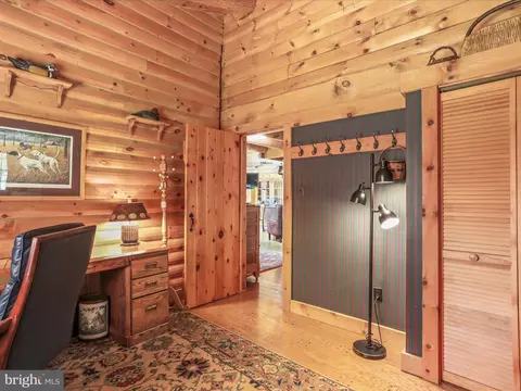 Entry Way - 14122 Mercersburg Rd, Clear Spring, MD 21722 photo 4 of 6