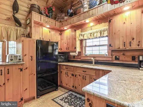 Kitchen - 14122 Mercersburg Rd, Clear Spring, MD 21722 photo 2 of 5