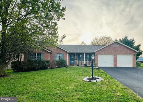 228 Montclair Ct, Hagerstown, MD 21742