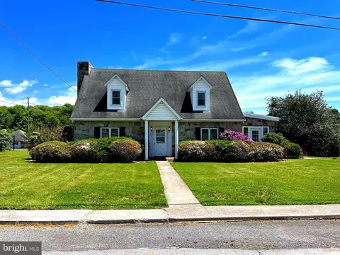 216 Maryland Ave, Hancock, MD 21750