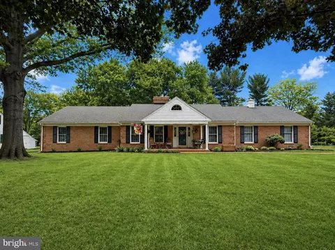 19811 Spring Creek Rd, Hagerstown, MD 21742