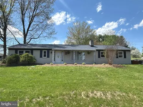 9708 Fernwood Ln, Hagerstown, MD 21740