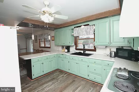 Kitchen - 14540 National Pike, Clear Spring, MD 21722 photo 4 of 6