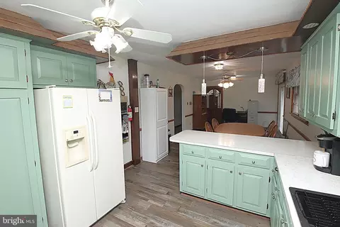 Kitchen - 14540 National Pike, Clear Spring, MD 21722 photo 5 of 6