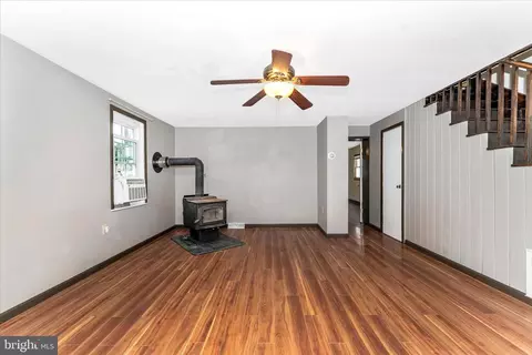 Living - 21321 Leiter St, Hagerstown, MD 21742 photo 2 of 6