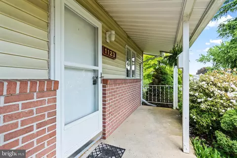 Exterior - 1123 Outer Dr, Hagerstown, MD 21742 photo 6 of 11