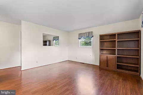 Living - 1123 Outer Dr, Hagerstown, MD 21742 photo 1 of 4