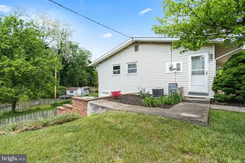 Exterior - 1123 Outer Dr, Hagerstown, MD 21742 photo 3 of 11