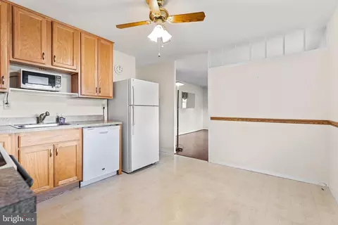 Kitchen - 1123 Outer Dr, Hagerstown, MD 21742 photo 2 of 2