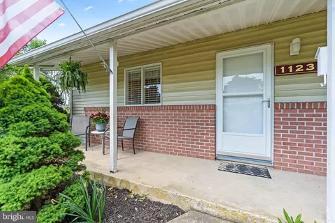 Exterior - 1123 Outer Dr, Hagerstown, MD 21742 photo 4 of 11