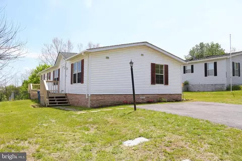 11933 Heather Dr, Hagerstown, MD 21740