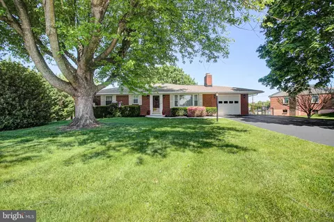 13606 Dixie Dr, Hagerstown, MD 21742