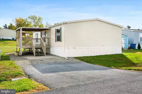 11307 Hawthorne Ct, Hagerstown, MD 21740