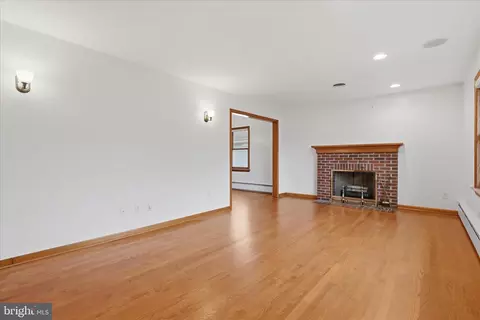 Living - 12421 Nesbitt Ave, Clear Spring, MD 21722 photo 2 of 4