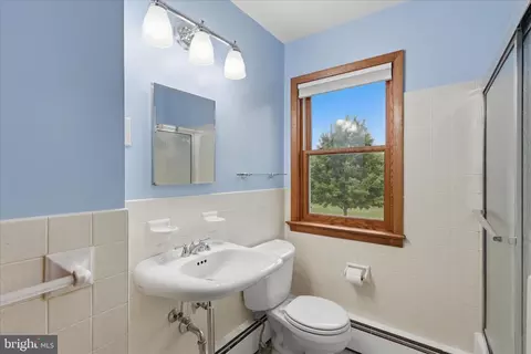 Bath - 12421 Nesbitt Ave, Clear Spring, MD 21722 photo 1 of 1
