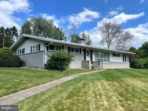 16 Bittersweet Dr, Hagerstown, MD 21740