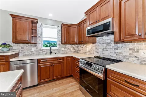 Kitchen - 31 Amanda Dr, Smithsburg, MD 21783 photo 4 of 6