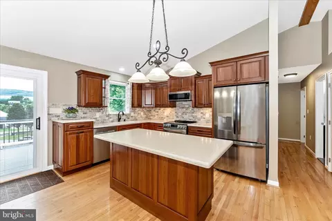 Kitchen - 31 Amanda Dr, Smithsburg, MD 21783 photo 5 of 6