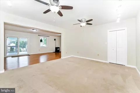 Living - 31 Amanda Dr, Smithsburg, MD 21783 photo 9 of 9