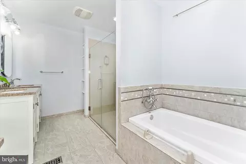 Bath - 31 Amanda Dr, Smithsburg, MD 21783 photo 3 of 5