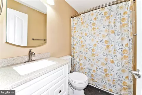 Bath - 31 Amanda Dr, Smithsburg, MD 21783 photo 5 of 5