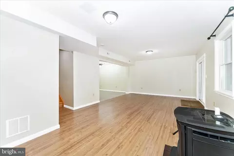 Living - 31 Amanda Dr, Smithsburg, MD 21783 photo 6 of 9