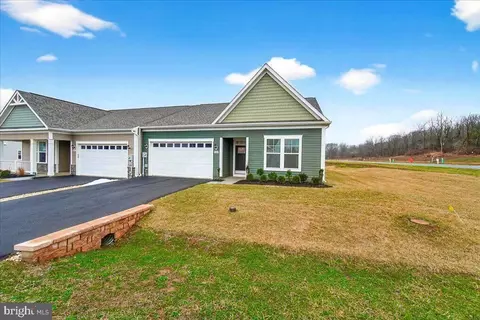 19601 Lavender Ln, Hagerstown, MD 21742
