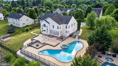 13817 Emerson Dr, Hagerstown, MD 21742