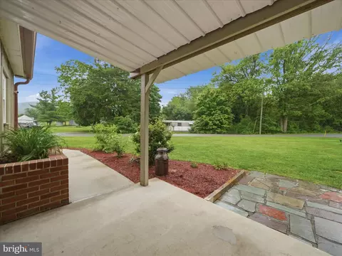 Exterior - 13402 Sandstone Dr, Smithsburg, MD 21783 photo 5 of 18