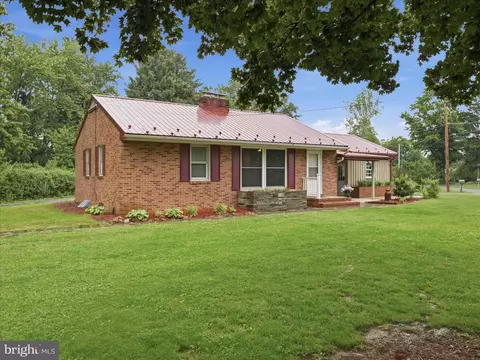 Exterior - 13402 Sandstone Dr, Smithsburg, MD 21783 photo 3 of 18