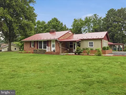 Exterior - 13402 Sandstone Dr, Smithsburg, MD 21783 photo 4 of 18