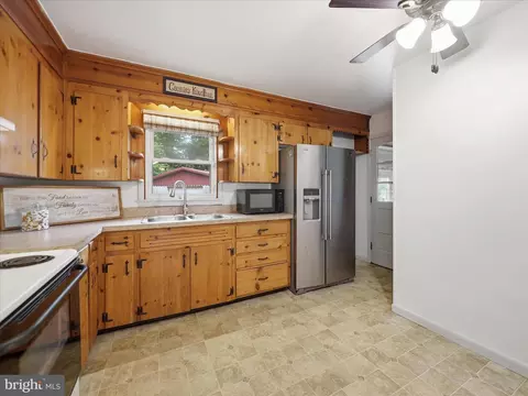Kitchen - 13402 Sandstone Dr, Smithsburg, MD 21783 photo 2 of 3