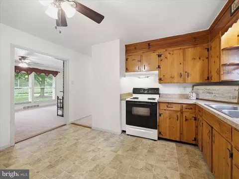 Kitchen - 13402 Sandstone Dr, Smithsburg, MD 21783 photo 3 of 3