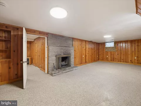 Living - 13402 Sandstone Dr, Smithsburg, MD 21783 photo 3 of 4