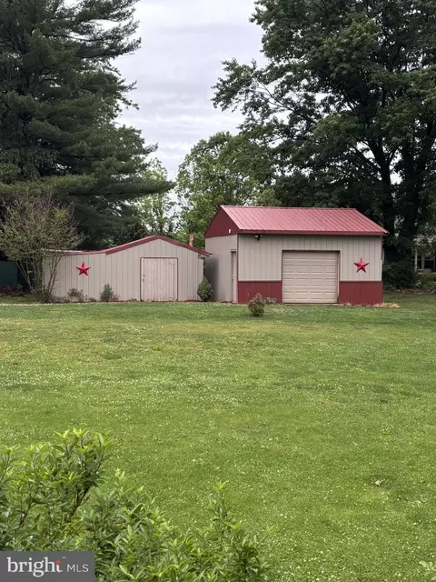 Exterior - 13402 Sandstone Dr, Smithsburg, MD 21783 photo 6 of 18